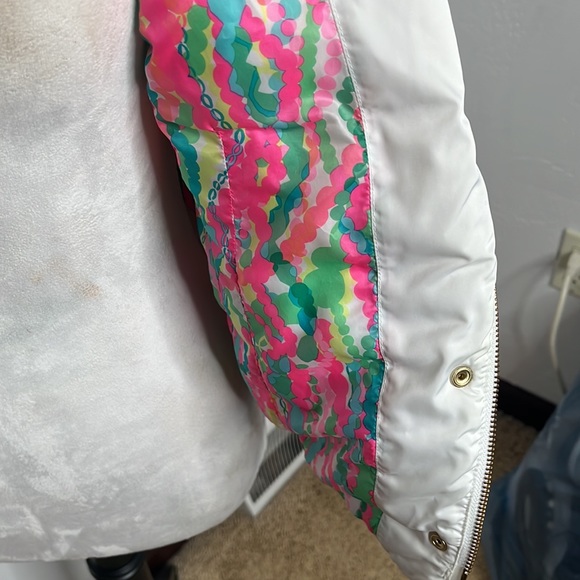 Lilly Pulitzer White Quilted Puffer Vest with Gold Hardware- Size Medium - Picture 7 of 8